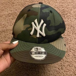New York Yankees Green Camo Basic Snapback Hat